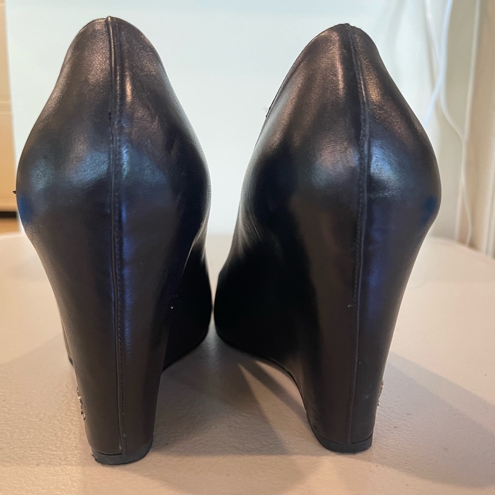 🌸 CHANEL LAMBSKIN WEDGES IN SIZE 38.5 - Picture 3 of 11